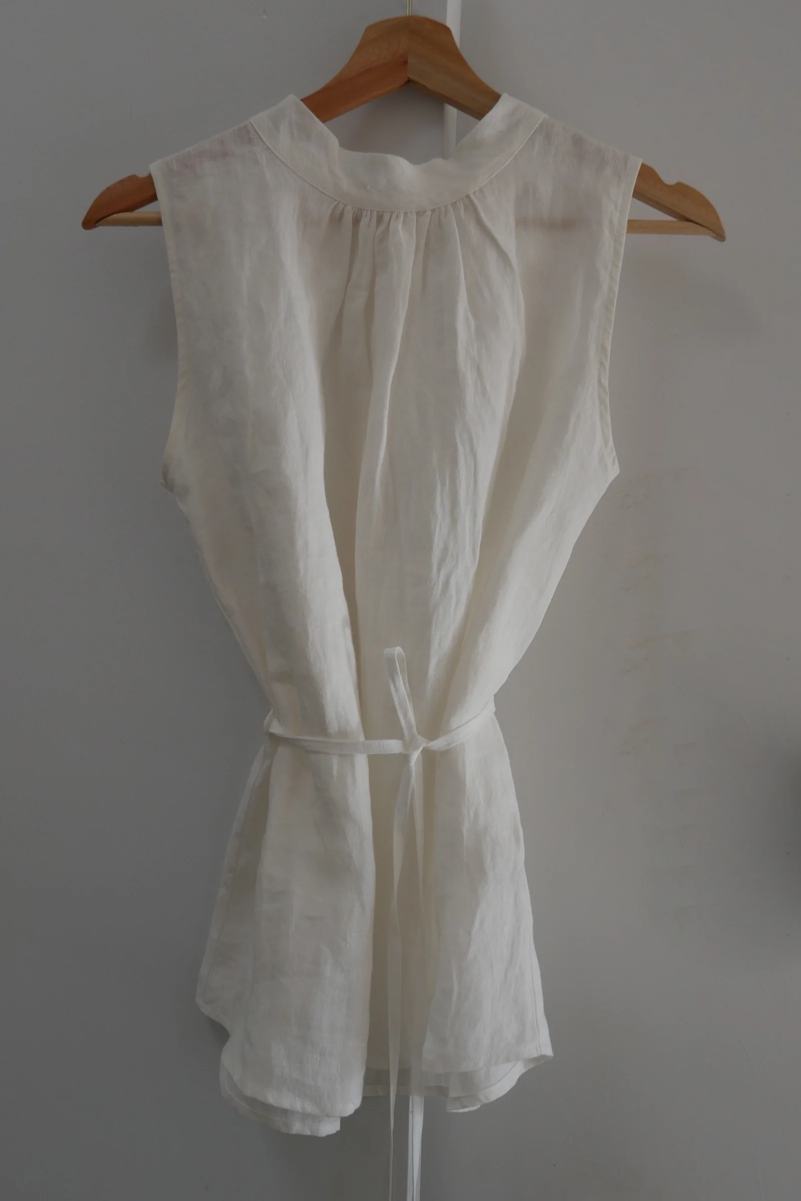 Hi Neck Top | White - Barbeachs